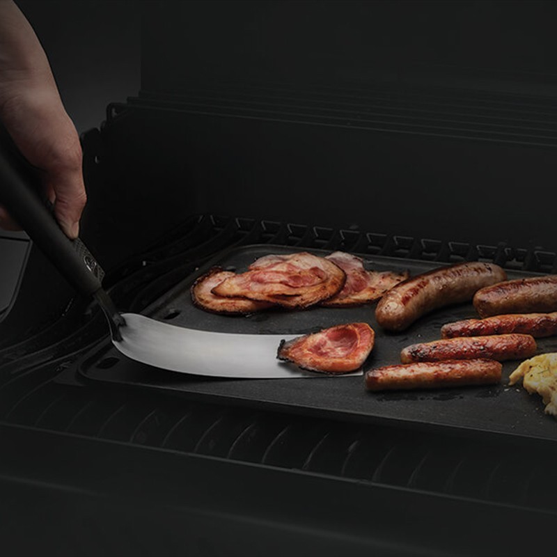 Espatula Flexible - Napoleon - 70040 fLEXible spatula inuse