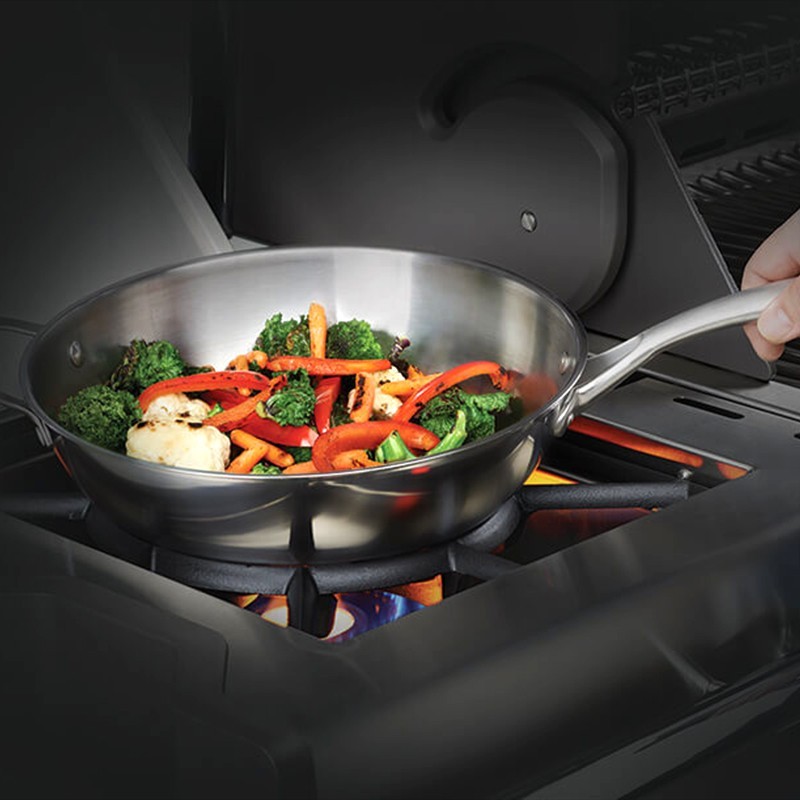 Wok en Acero Inoxidable - Napoleon - 70028 ss wok inuse