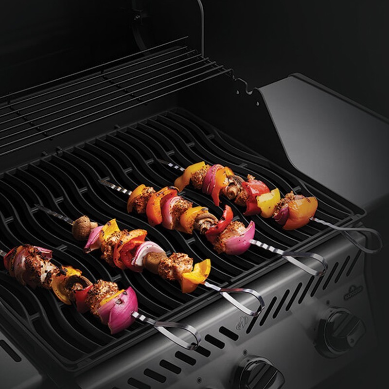 Brochetas Multifunción Acero - Napoleon - 70015 ss multifunctional skewer inuse