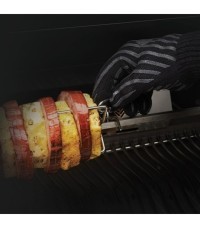 Guantes Premium - Napoleon - 62145 grilling gloves inuse