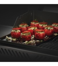 Plancha Reversible Rogue®- Napoleon - 56426 Enameled cast iron griddle inuse