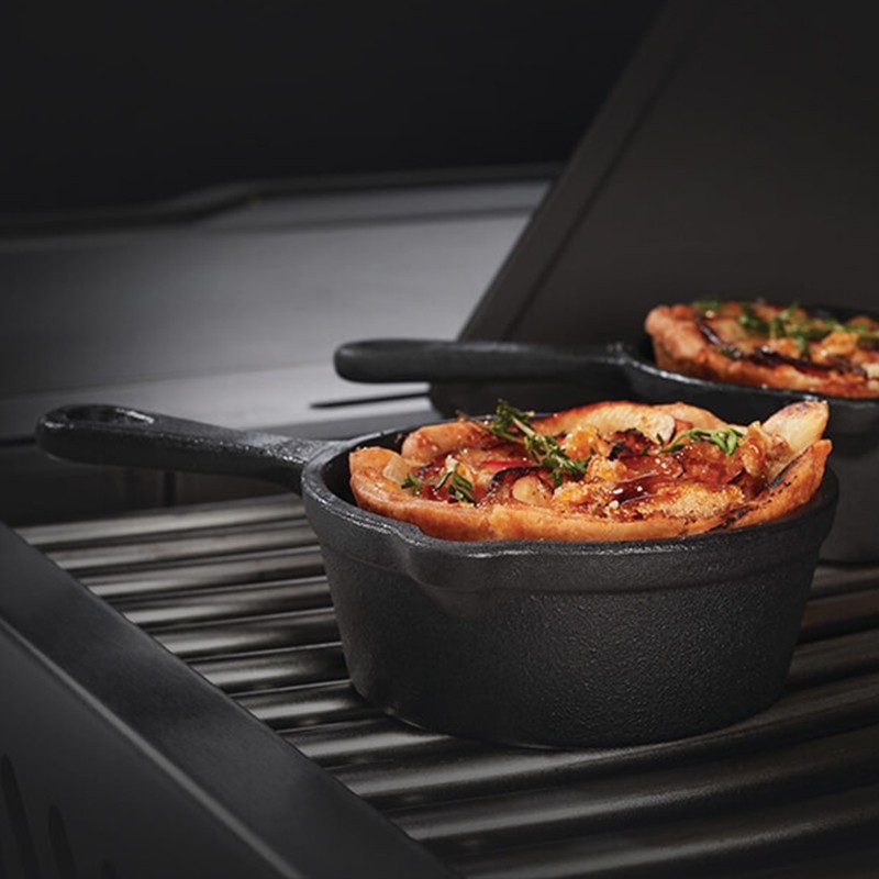 Olla de Hierro Fundido - Napoleon - 56054 cast iron desert cooker inuse