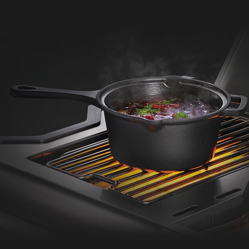 Cacerola de Hierro Fundido - Napoleon - 56051 Cast Iron Sauce Pan inuse