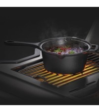Cacerola de Hierro Fundido - Napoleon - 56051 Cast Iron Sauce Pan inuse