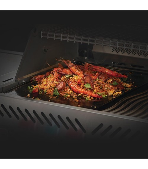 Plancha Reversible Prestige®- Napoleon - 56041 Enameled cast iron griddle inuse